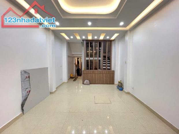 B.án nh.à ##Nguyễn_Đình_Chiểu#Hai_Bà_Trưng - *Diện tích:* 44m2 - *Số tầng:* 6 - Nhà mới, t