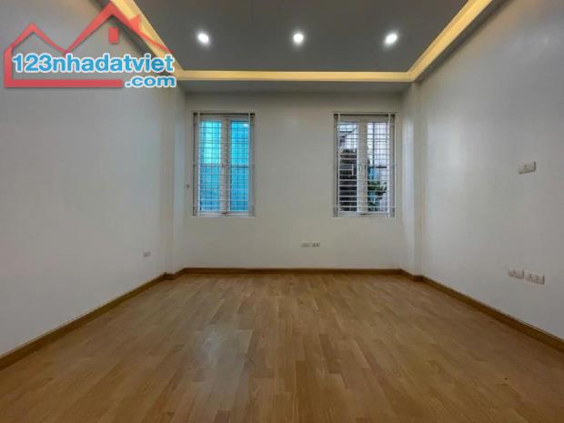 B.án nh.à ##Nguyễn_Đình_Chiểu#Hai_Bà_Trưng - *Diện tích:* 44m2 - *Số tầng:* 6 - Nhà mới, t - 2