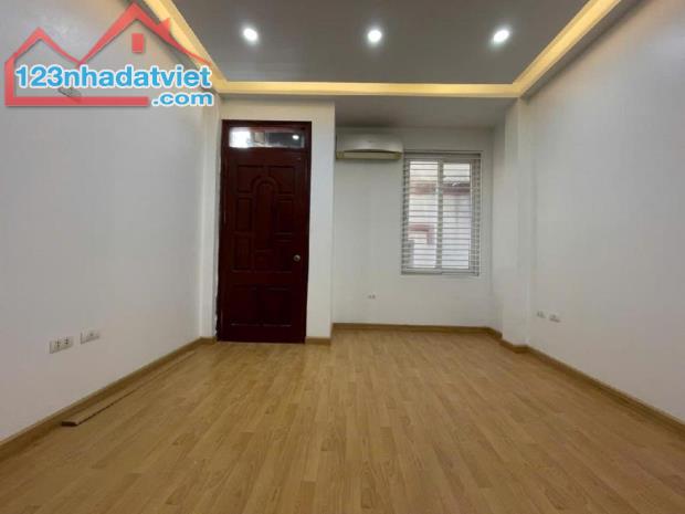 B.án nh.à ##Nguyễn_Đình_Chiểu#Hai_Bà_Trưng - *Diện tích:* 44m2 - *Số tầng:* 6 - Nhà mới, t - 3
