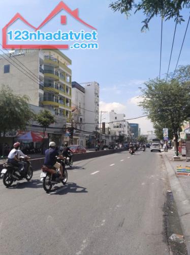 Bán nhà Mặt tiền Huỳnh Tấn Phát - gần Nguyễn Thị Thập, 5.9x26m, Cấp 4- tiện xây, 23.9 tỷ