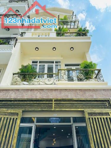 Đi nước ngoài định cư bán gấp nhà ở đường Trường Chinh, phường 14, quận Tân Bình, giá 2 tỷ