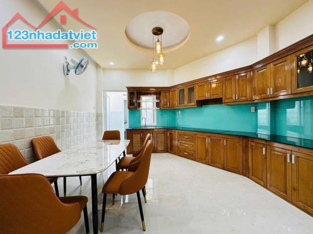 Đi nước ngoài định cư bán gấp nhà ở đường Trường Chinh, phường 14, quận Tân Bình, giá 2 tỷ - 3