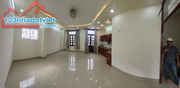 🔥Nhà mặt tiền Hồng Bàng đoạn kinh doanh đông đúc trung tâm bàn cờ tp Nha Trang. Giá 13 tỷ - 2