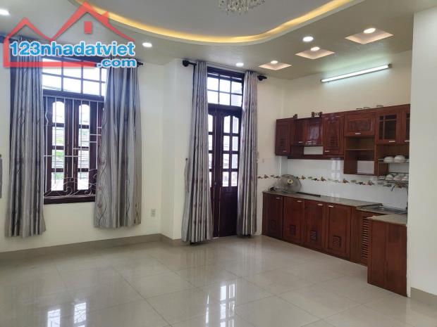 🔥Nhà mặt tiền Hồng Bàng đoạn kinh doanh đông đúc trung tâm bàn cờ tp Nha Trang. Giá 13 tỷ - 3