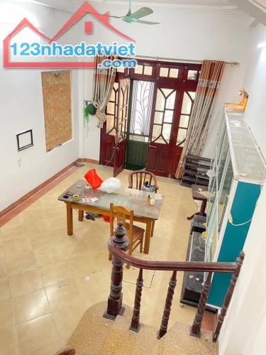 Cho thuê nhà ngõ phố Đặng Tiến Đông Đống Đa 45m x 4 tầng, giá 14.5tr/tháng