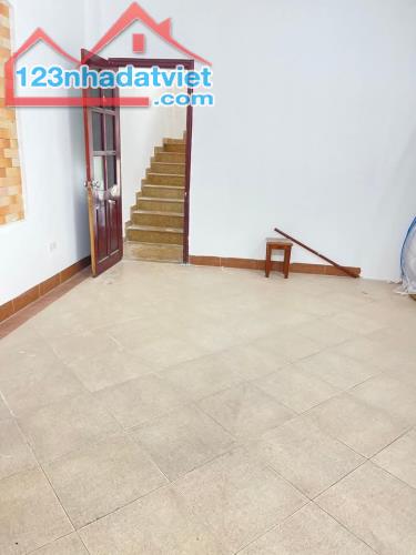 Cho thuê nhà ngõ phố Đặng Tiến Đông Đống Đa 45m x 4 tầng, giá 14.5tr/tháng - 2