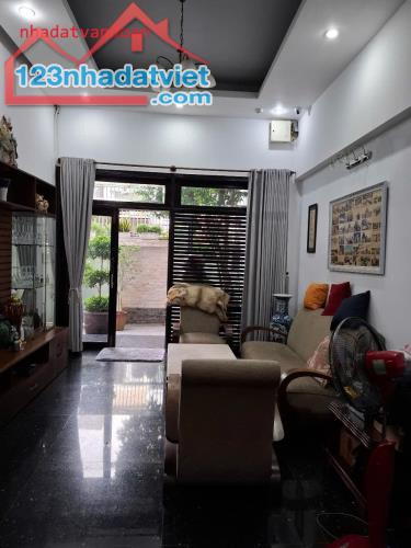 NHÀ DÀNH CHO NGƯỜI BIẾT TẬN HƯỞNG CUỘC SỐNG - HOÀNG HOA THÁM, TÂN BÌNH - NHỈNH 28 TỶ