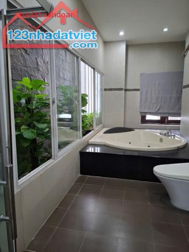 NHÀ DÀNH CHO NGƯỜI BIẾT TẬN HƯỞNG CUỘC SỐNG - HOÀNG HOA THÁM, TÂN BÌNH - NHỈNH 28 TỶ - 2