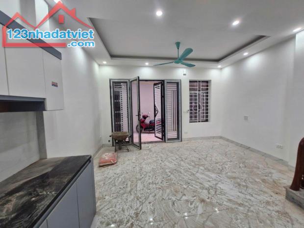 BÁN NHÀ 5 TẦNG - GẦN MẶT PHỐ - SỔ ĐỎ CHÍNH CHỦ (Hà Đông)