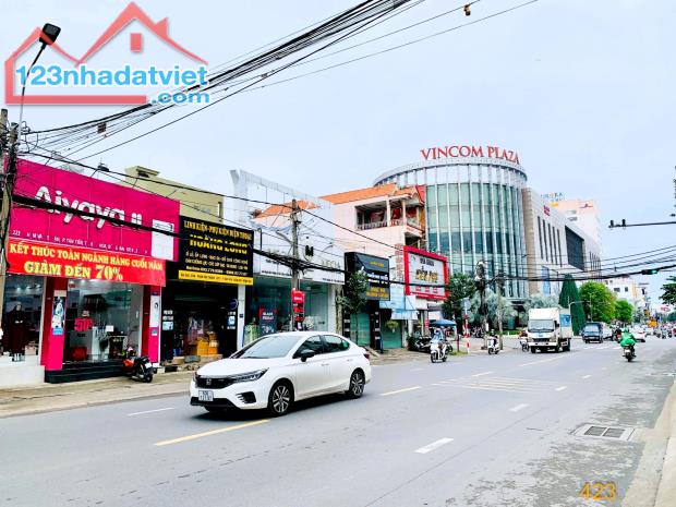 Cho thuê nhà ngang 20m mặt tiền đường Phạm Văn Thuận vị trí đắc địa ngay ngã tư Vincom