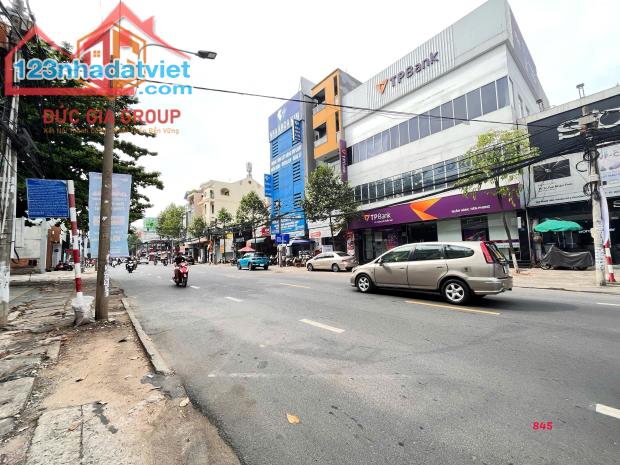 Cho thuê nhà ngang 20m mặt tiền đường Phạm Văn Thuận vị trí đắc địa ngay ngã tư Vincom - 2