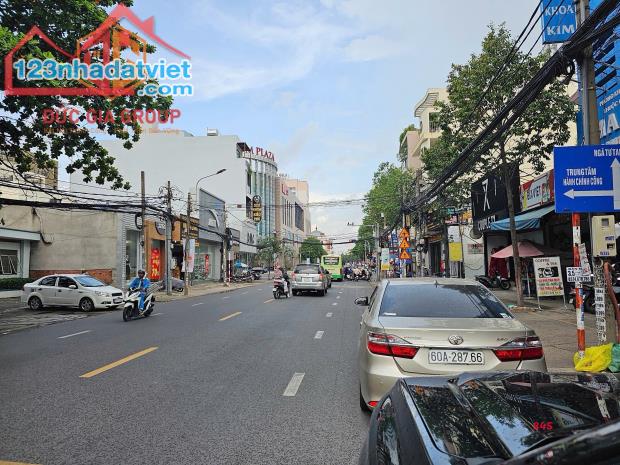 Cho thuê nhà ngang 20m mặt tiền đường Phạm Văn Thuận vị trí đắc địa ngay ngã tư Vincom - 3