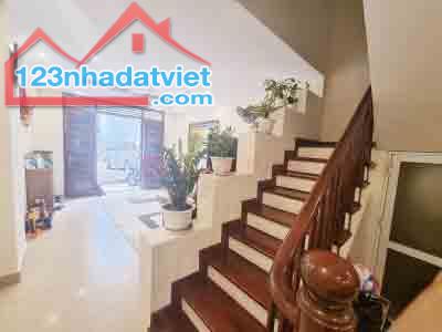 Bán nhà Hoàng Hoa Thám, Ba Đình, đang cho thuê, 65mx3t, 11.3 tỷ, 0985696268