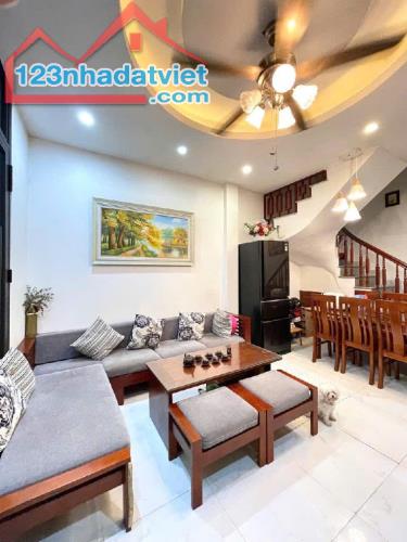 Nhà sát chợ Ngọc Thụy, 56,8 m, 5 tầng, khu vực nhiều khách tìm kiếm. - 3