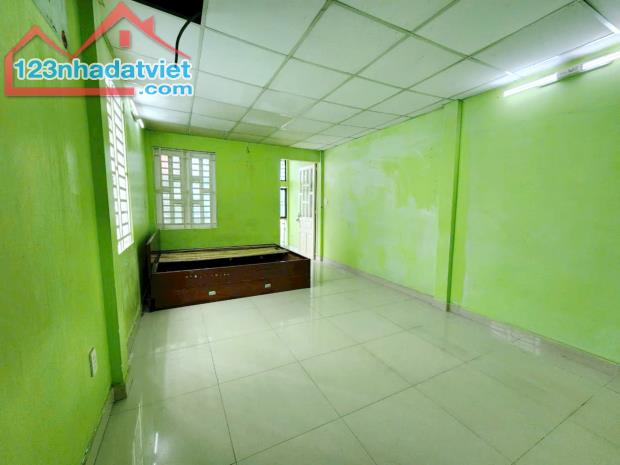 Căn góc 2 tầng nở hậu hẻm thông khu Cư Xá Đô Thành P4Q3. Giá 7,2 tỷ TL