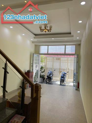 Bán nhà 65m2, 4 tầng, 3PN, 4WC, Linh Trung, Thủ Đức - 5.99 tỷ
