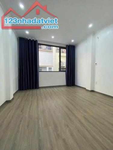 HIẾM- Nguyễn Văn Huyên- 42m x 5T- dân xây- lô góc- gần ô tô- nhỉnh 8 tỷ - 4
