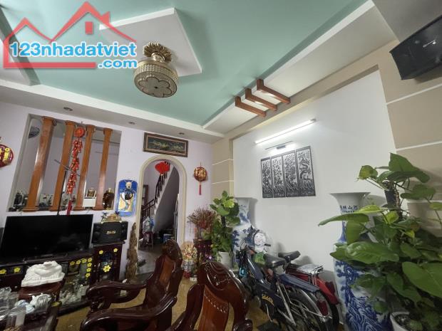 MẶT TIỀN KINH DOANH Đường 102 Lã Xuân Oai, Tăng Nhơn Phú A, 70m2 3 tầng ngang 4.5m, 7 tỷ X