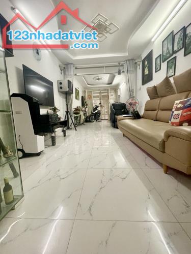 MẶT TIỀN P4 QUẬN 8 - NGAY CHỢ PHẠM THẾ HIỆN - NHÀ 3 TẦNG BTCT 52M2 NỞ HẬU - 7 TỶ HƠN
