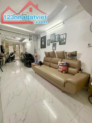 MẶT TIỀN P4 QUẬN 8 - NGAY CHỢ PHẠM THẾ HIỆN - NHÀ 3 TẦNG BTCT 52M2 NỞ HẬU - 7 TỶ HƠN - 1