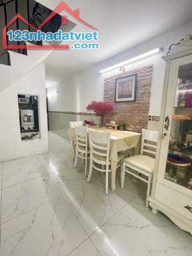 MẶT TIỀN P4 QUẬN 8 - NGAY CHỢ PHẠM THẾ HIỆN - NHÀ 3 TẦNG BTCT 52M2 NỞ HẬU - 7 TỶ HƠN - 3