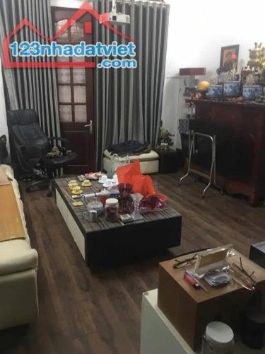 Cho thuê nhà riêng ngõ 63 Ô Đồng Lầm Phương Liên Đống Đa 60m x 3T giá 12 triệu