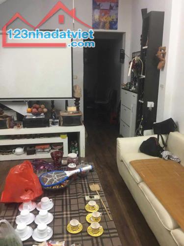 Cho thuê nhà riêng ngõ 63 Ô Đồng Lầm Phương Liên Đống Đa 60m x 3T giá 12 triệu - 1
