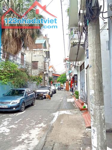 NHANH MỚI KỊP - HƠN 5 TỶ - NHÀ ĐẸP THẠCH BÀN, 5 TẦNG - GẦN Ô TÔ - FULL NỘI THẤT - Ở SƯỚNG