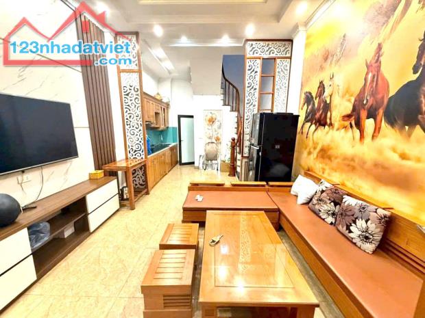 NHANH MỚI KỊP - HƠN 5 TỶ - NHÀ ĐẸP THẠCH BÀN, 5 TẦNG - GẦN Ô TÔ - FULL NỘI THẤT - Ở SƯỚNG - 1