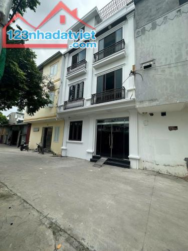 Bán nhà Thiên Lôi 4 tầng, đường 7m ô.tô đỗ vài chiếc, Giá 3.65 tỉ cực hiếm