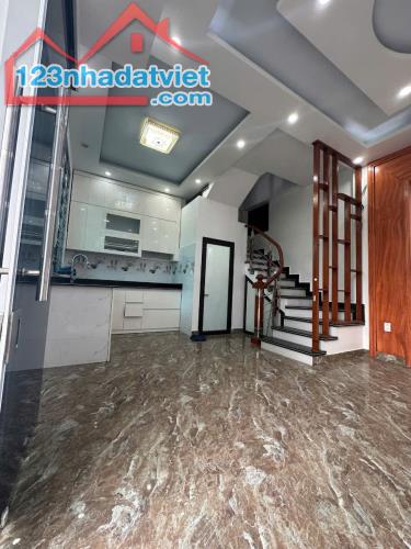 Bán nhà Thiên Lôi 4 tầng, đường 7m ô.tô đỗ vài chiếc, Giá 3.65 tỉ cực hiếm - 2