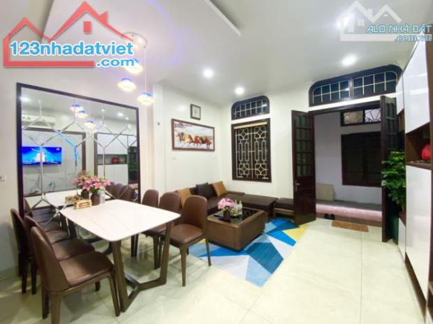 Nhà phố Định Công Thượng - Mặt tiền rộng - Ô tô đỗ cửa