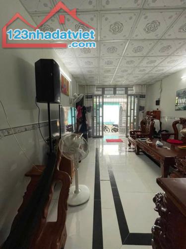 Gấp gấp chú em cần bán nhà 111m2 ngay trung tâm Hóc Môn mà giá chỉ 850 triệu - 4