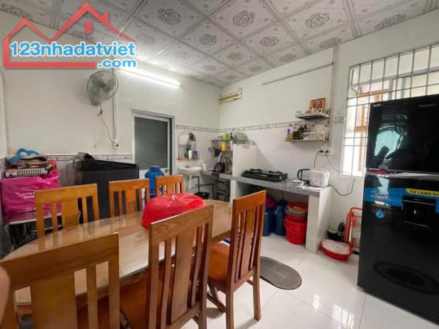 Gấp gấp chú em cần bán nhà 111m2 ngay trung tâm Hóc Môn mà giá chỉ 850 triệu - 5