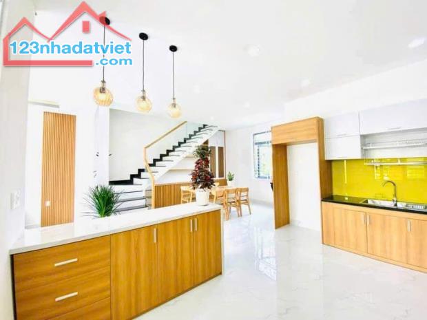 NHÀ BIỆT THỰ MINI - CHÍNH CHỦ - SỔ SẴN - FULL THỔ CƯ CHỈ 750TR SANG TÊN NGAY - 2