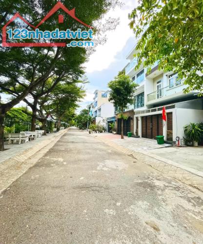 SIÊU HOT! Lô đất 5x18m view sông Đường số Phạm Hữu Lầu, Quận 7 - 1