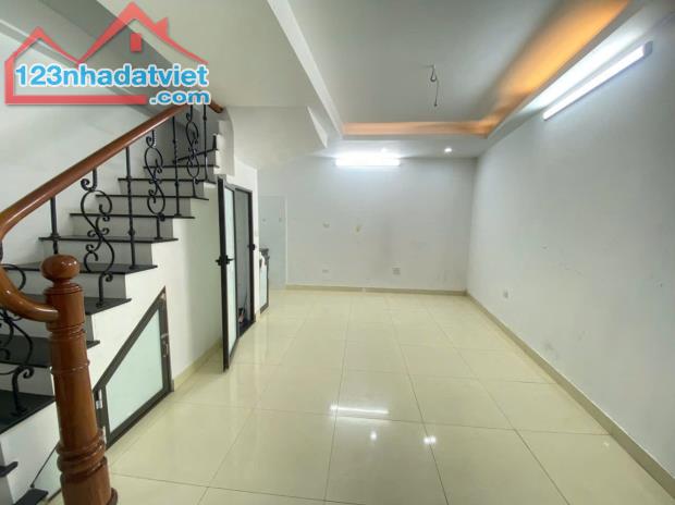 Cho thuê nhà Phố Giáp Nhị 40m2 x 2 tầng, 2 ngủ, 2 vệ sinh, 7 Triệu Bán hàng online, KD VP
