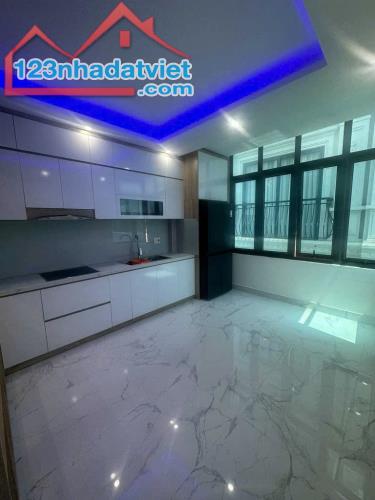 BÁN NHÀ PHỐ TRẠM - Ô TÔ VÀO NHÀ - 50M2 HƠN 9 TỶ - 1