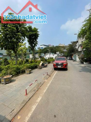BÁN NHÀ PHỐ TRẠM - Ô TÔ VÀO NHÀ - 50M2 HƠN 9 TỶ - 3