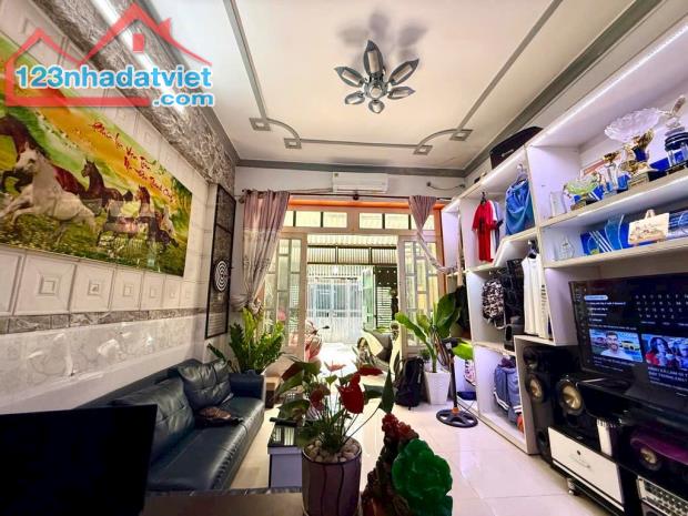 NHÀ ĐẸP BÁN - HXH 5M - GẦN QUANG TRUNG & ST EMART2 - DT 72M² - 4 TẦNG CHỈ 6.X TỶ - 2