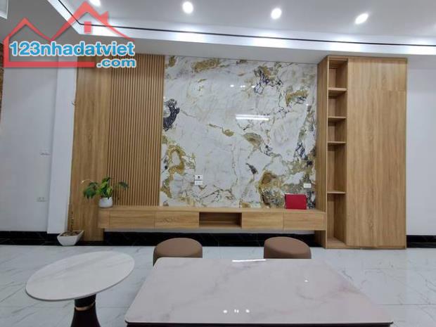 Trung tâm Cầu Giấy, Phố Trần Quý Kiên, 6 tầng, mặt tiền 3.9m, diện tích 44m2