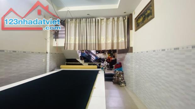 NGAY HOÀNG VĂN THỤ SÁT SÂN BAY- NHÀ ĐẸP 4 TẦNG- HẺM XE HƠI THÔNG- 57M2(4x14). CHỈ HƠN 9 TỶ