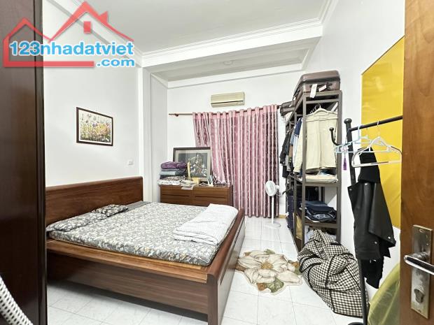 Nhà đẹp Chính Kinh,2 nhà ra phố,gần vành đai 2.5, 44m 3 tầng 6m mặt,Giá 10.6 tỷ.0796193699 - 2