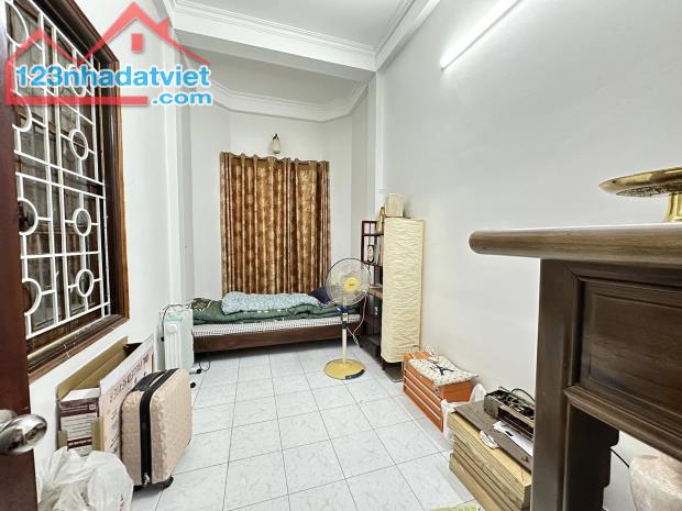 Nhà đẹp Chính Kinh,2 nhà ra phố,gần vành đai 2.5, 44m 3 tầng 6m mặt,Giá 10.6 tỷ.0796193699 - 3