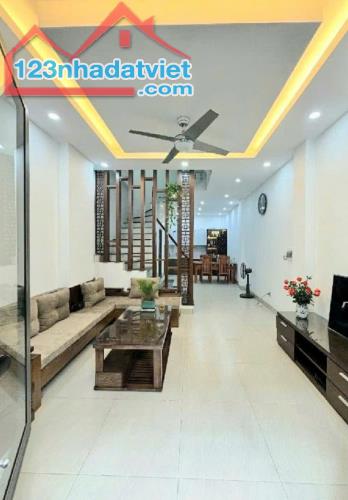 SIÊU PHẨM - BÁN NHÀ ĐẸP NGUYỄN VĂN CỪ LONG BIÊN, Ô TÔ VÀO NHÀ, GẦN PHỐ, GIÁ MỀM