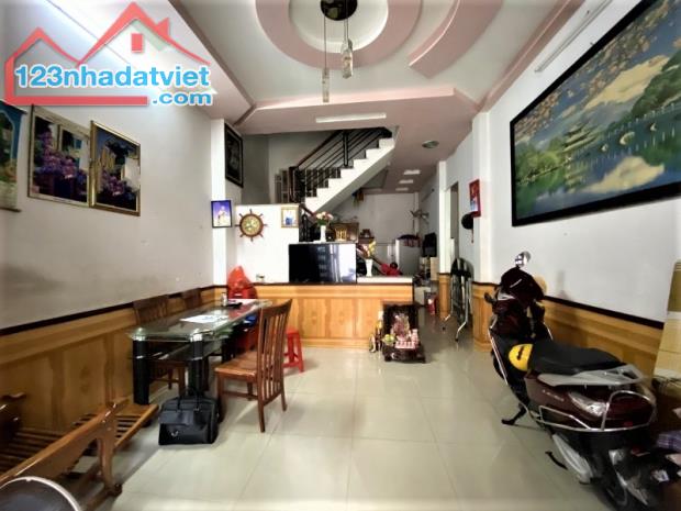 HƠN 5 TỶ NHÀ TÂN BÌNH HẺM Ô TÔ 7 CHỖ - 1/ SÁT MẶT TIỀN ĐƯỜNG LỚN - DT 46M2 XÂY 4 TẦNG 4PN