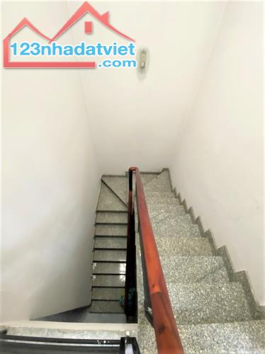 HƠN 5 TỶ NHÀ TÂN BÌNH HẺM Ô TÔ 7 CHỖ - 1/ SÁT MẶT TIỀN ĐƯỜNG LỚN - DT 46M2 XÂY 4 TẦNG 4PN - 2