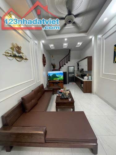Nghĩa Đô - Cầu Giấy 30m2, 5 tầng, 3 ngủ, 6,9 Tỷ