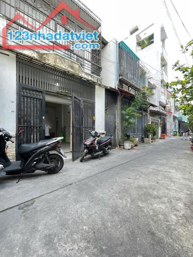 Bán nhà HXH Tân Phú giá rẻ 50M2 Ngang to 5,4m - 2Tầng chỉ 4.8 Tỷ TL - 1