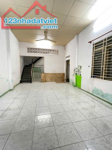 Bán nhà HXH Tân Phú giá rẻ 50M2 Ngang to 5,4m - 2Tầng chỉ 4.8 Tỷ TL - 2
